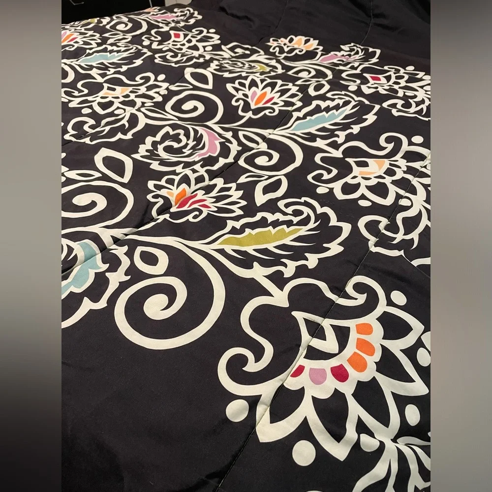 Full size reversible comforter